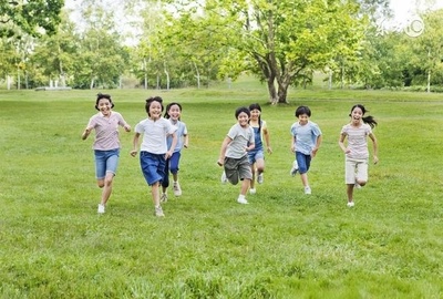 培养孩子快乐的能力,在生活、学习、工作中寻找乐趣并享受人生,才是真正的快乐教育