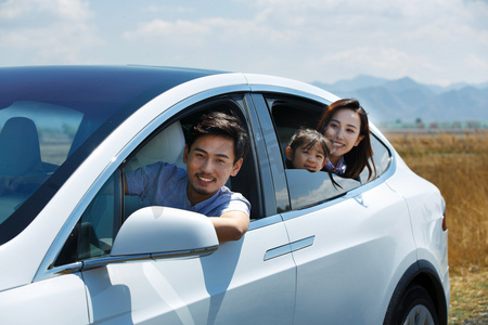 人物开车生活方式图